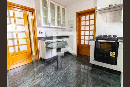 Apartamento para alugar com 170m², 3 quartos e 3 vagas Apartamento para alugar com 170m², 3 quartos e 3 vagasCozinha