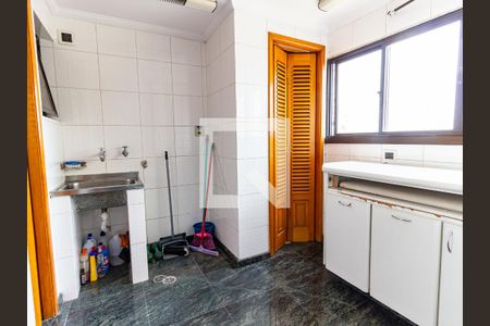Apartamento para alugar com 170m², 3 quartos e 3 vagas Apartamento para alugar com 170m², 3 quartos e 3 vagasÁrea de Serviço