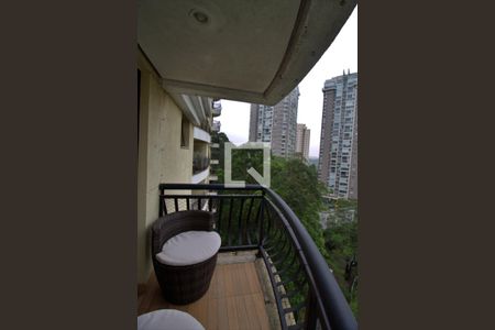 Apartamento à venda com 158m², 2 quartos e 3 vagasVaranda da Suíte 2