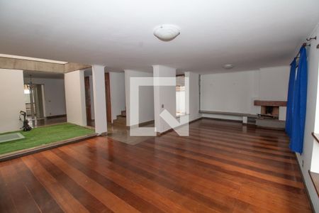 Sala de casa para alugar com 5 quartos, 350m² em Jardim Avelino, São Paulo