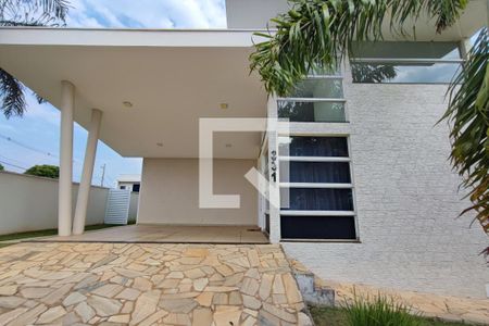 Casa de condomínio à venda com 188m², 3 quartos e 4 vagasFachada 