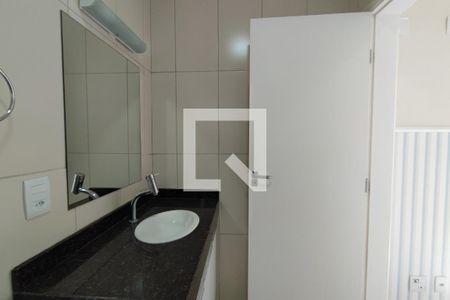Casa de condomínio à venda com 188m², 3 quartos e 4 vagasBanheiro Suíte 2