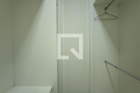 Casa de condomínio à venda com 188m², 3 quartos e 4 vagasCloset da suíte