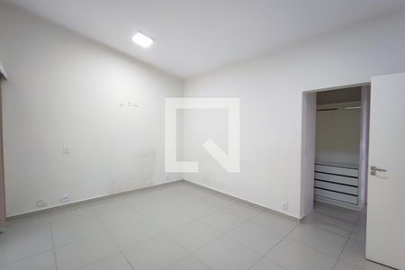 Casa de condomínio à venda com 188m², 3 quartos e 4 vagasQuarto Suíte 