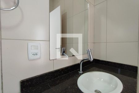 Casa de condomínio à venda com 188m², 3 quartos e 4 vagasBanheiro Suíte 2