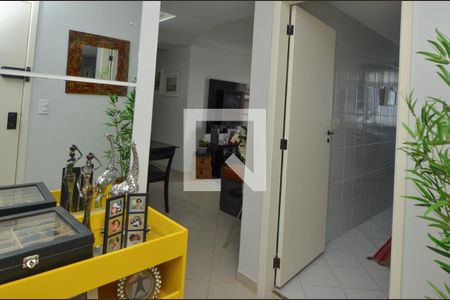 Apartamento à venda com 72m², 2 quartos e 3 vagas Apartamento à venda com 72m², 2 quartos e 3 vagasHall