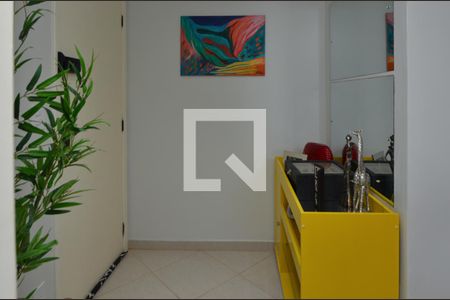 Apartamento à venda com 72m², 2 quartos e 3 vagas Apartamento à venda com 72m², 2 quartos e 3 vagasHall