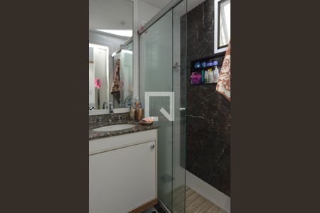 Apartamento à venda com 72m², 2 quartos e 3 vagas Apartamento à venda com 72m², 2 quartos e 3 vagasBanheiro da Suíte