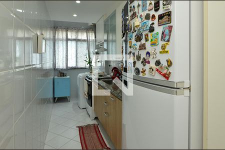 Apartamento à venda com 72m², 2 quartos e 3 vagas Apartamento à venda com 72m², 2 quartos e 3 vagasCozinha e Área de Serviço