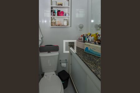 Apartamento à venda com 72m², 2 quartos e 3 vagas Apartamento à venda com 72m², 2 quartos e 3 vagasBanheiro da Suíte