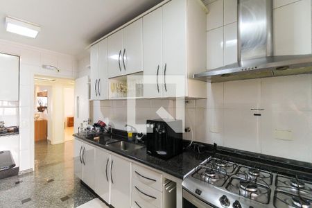 Apartamento à venda com 220m², 4 quartos e 4 vagasCozinha