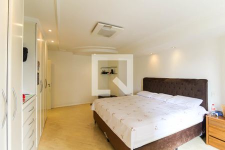 Apartamento à venda com 220m², 4 quartos e 4 vagasSuíte 2