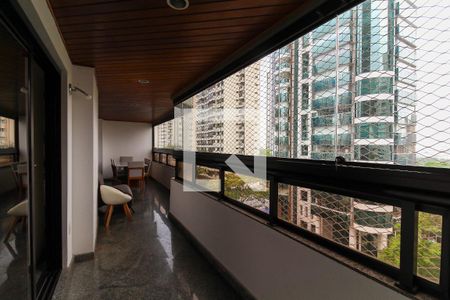 Varanda de apartamento à venda com 4 quartos, 220m² em Vila Regente Feijó, São Paulo