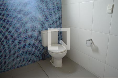 Banheiro da Suíte de casa à venda com 2 quartos, 180m² em Sapucaias III, Contagem
