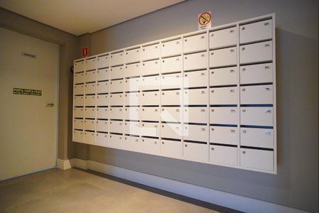 Hall de entrada de kitnet/studio à venda com 1 quarto, 30m² em Vila Ipiranga, Porto Alegre