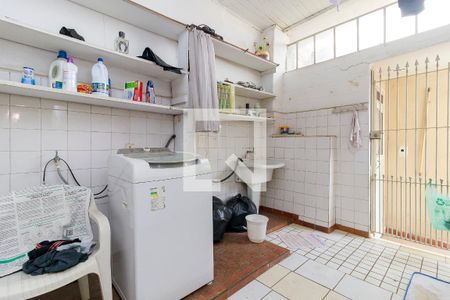 Casa à venda com 300m², 5 quartos e 2 vagasCasa 1 - Área de Serviço