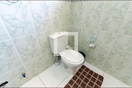 Casa à venda com 300m², 5 quartos e 4 vagas Casa à venda com 300m², 5 quartos e 4 vagasBanheiro 2