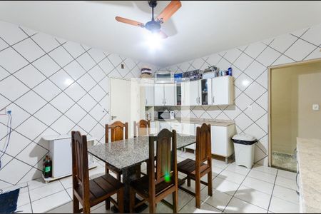 Casa à venda com 300m², 5 quartos e 4 vagas Casa à venda com 300m², 5 quartos e 4 vagasCozinha