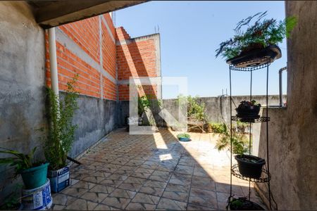 Casa à venda com 300m², 5 quartos e 4 vagas Casa à venda com 300m², 5 quartos e 4 vagasTerraço