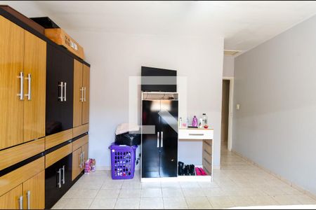 Casa à venda com 300m², 5 quartos e 4 vagas Casa à venda com 300m², 5 quartos e 4 vagasQuarto 4
