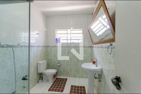 Casa à venda com 300m², 5 quartos e 4 vagas Casa à venda com 300m², 5 quartos e 4 vagasBanheiro 2