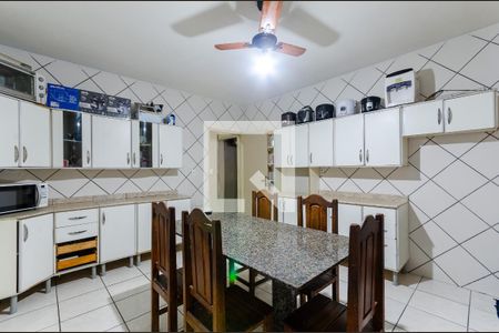 Casa à venda com 300m², 5 quartos e 4 vagas Casa à venda com 300m², 5 quartos e 4 vagasCozinha