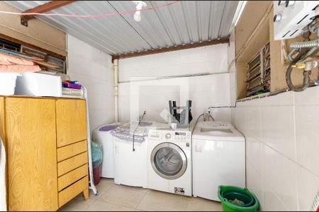 Casa à venda com 300m², 5 quartos e 4 vagas Casa à venda com 300m², 5 quartos e 4 vagasÁrea de Serviço