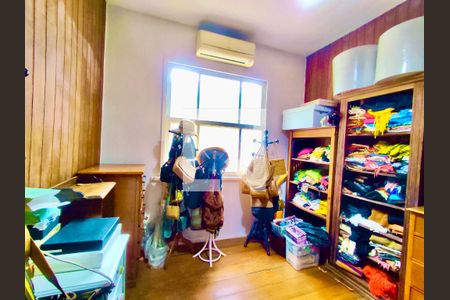 Casa à venda com 600m², 6 quartos e 2 vagas Casa à venda com 600m², 6 quartos e 2 vagasQuarto 3