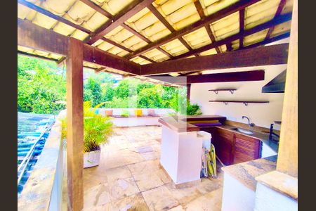 Casa à venda com 600m², 6 quartos e 2 vagas Casa à venda com 600m², 6 quartos e 2 vagasÁrea de churrasqueira