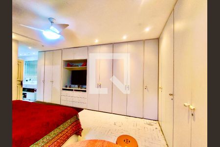 Casa à venda com 600m², 6 quartos e 2 vagas Casa à venda com 600m², 6 quartos e 2 vagasSuíte