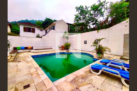 Casa à venda com 600m², 6 quartos e 2 vagas Casa à venda com 600m², 6 quartos e 2 vagasÁrea de piscina