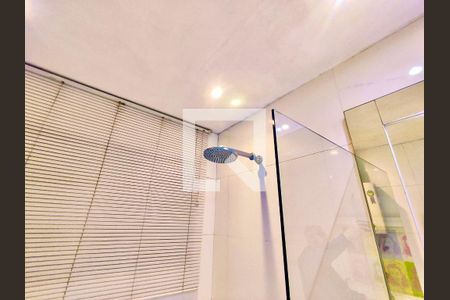 Casa à venda com 600m², 6 quartos e 2 vagas Casa à venda com 600m², 6 quartos e 2 vagasSuíte banheiro