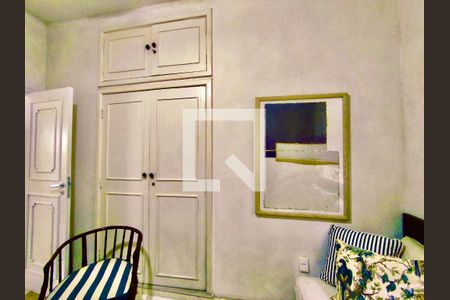 Casa à venda com 600m², 6 quartos e 2 vagas Casa à venda com 600m², 6 quartos e 2 vagasQuarto 1