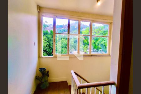 Casa à venda com 600m², 6 quartos e 2 vagas Casa à venda com 600m², 6 quartos e 2 vagasCozinha auxiliar