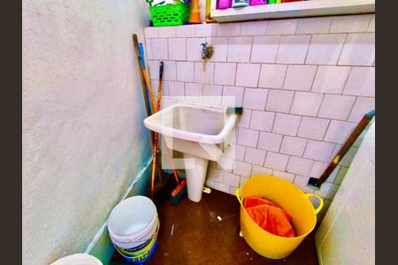 Casa à venda com 600m², 6 quartos e 2 vagas Casa à venda com 600m², 6 quartos e 2 vagasÁrea serviço