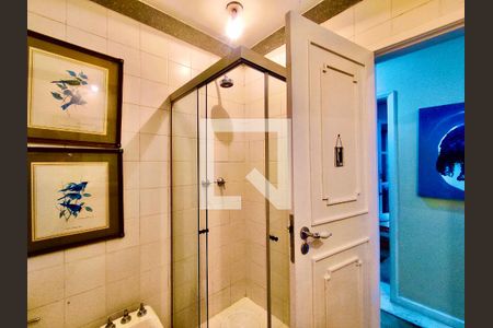 Casa à venda com 600m², 6 quartos e 2 vagas Casa à venda com 600m², 6 quartos e 2 vagasBanheiro social