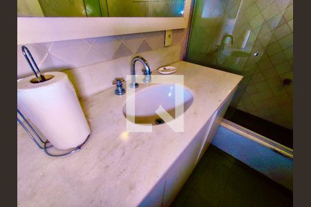 Casa à venda com 600m², 6 quartos e 2 vagas Casa à venda com 600m², 6 quartos e 2 vagasBanheiro social 2