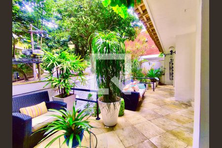 Casa à venda com 600m², 6 quartos e 2 vagas Casa à venda com 600m², 6 quartos e 2 vagasVaranda