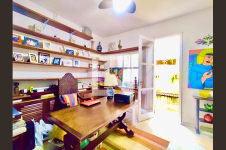 Casa à venda com 600m², 6 quartos e 2 vagas Casa à venda com 600m², 6 quartos e 2 vagasSala 2