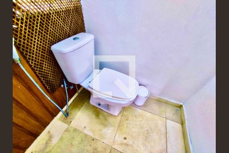 Casa à venda com 600m², 6 quartos e 2 vagas Casa à venda com 600m², 6 quartos e 2 vagasLavabo