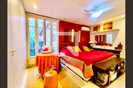 Casa à venda com 600m², 6 quartos e 2 vagas Casa à venda com 600m², 6 quartos e 2 vagasSuíte