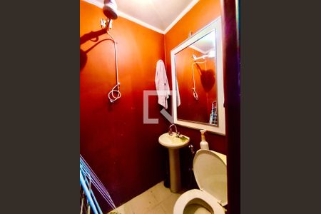 Casa à venda com 600m², 6 quartos e 2 vagas Casa à venda com 600m², 6 quartos e 2 vagasBanheiro serviço