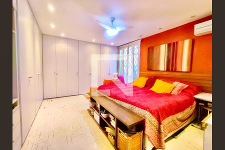 Casa à venda com 600m², 6 quartos e 2 vagas Casa à venda com 600m², 6 quartos e 2 vagasSuíte