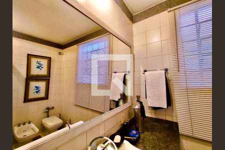 Casa à venda com 600m², 6 quartos e 2 vagas Casa à venda com 600m², 6 quartos e 2 vagasBanheiro social