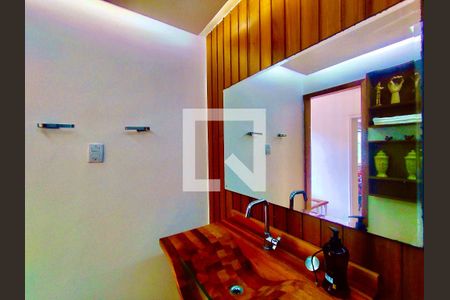 Casa à venda com 600m², 6 quartos e 2 vagas Casa à venda com 600m², 6 quartos e 2 vagasLavabo