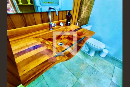 Casa à venda com 600m², 6 quartos e 2 vagas Casa à venda com 600m², 6 quartos e 2 vagasLavabo