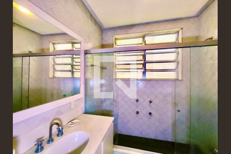 Casa à venda com 600m², 6 quartos e 2 vagas Casa à venda com 600m², 6 quartos e 2 vagasBanheiro social 2