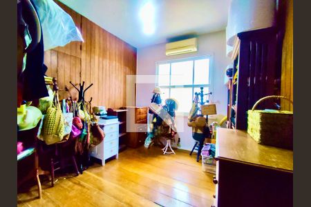 Casa à venda com 600m², 6 quartos e 2 vagas Casa à venda com 600m², 6 quartos e 2 vagasQuarto 3