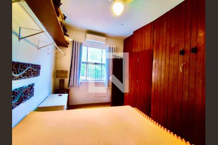 Casa à venda com 600m², 6 quartos e 2 vagas Casa à venda com 600m², 6 quartos e 2 vagasQuarto 4