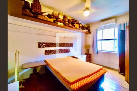 Casa à venda com 600m², 6 quartos e 2 vagas Casa à venda com 600m², 6 quartos e 2 vagasQuarto 4